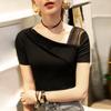 Primavera y verano Nueva camiseta de estilo occidental con cuello oblicuo de manga corta y cuello bajo Camiseta básica de productos europeos