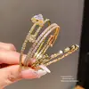 Pulseira Aberta Estilo Coreano Zircônia Cúbica Coração Geométrico Nó de Bambu Pulseira de Luxo Leve Sensação de Alto Padrão Design com Senso Joia de Mão de Nicho Atacado