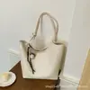 Bolsa de Axila Retrô Grande Capacidade Transfronteiriça Bolsa de Trabalho Feminina 2026 Nova Bolsa Tote Tecida Bolsa de Ombro Simples