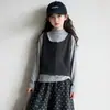 Conjunto de Tres Piezas de Chaleco para Niñas de Primavera y Otoño para Niños Medianos y Mayores, Camiseta de Cuello Alto como Prenda Base, Pantalones de Pierna Ancha de Lunares, Conjunto Casual con Estilo