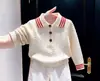 Roupas Infantis Coreanas 2026 Outono/Inverno Nova Chegada Suéter de Tricô Gola Polo Listrado Off-White Calça Branca Wide-Leg Infantil Tendência