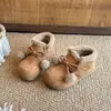 Botas Pequeñas de Cuero Estilo Retro con Lazo para Niñas 2026 Otoño/Invierno Nuevos Zapatos Cómodos Cálidos de Suela Suave para Niños Zapatos de Algodón con Felpa