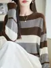 Suéter Listrado Color Block de Gola Redonda Feminino Tricô Listrado Colorido Retrô Manga Longa Slimming Camada Base Primavera e Outono