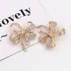 Elegante broche de lazo incrustado de diamantes, diseño de lujo ligero totalmente de diamantes, pin versátil para traje, accesorio de ropa anti-exposición