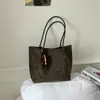 Bolsa tote casual de grande capacidade, cor sólida, nova versão coreana outono 2026, bolsa de mão e bolsa de ombro personalizadas para trabalho e deslocamento