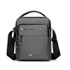 Bolso cruzado nuevo personalizado para hombre, bolso de hombro pequeño casual simple para el día a día, bolso de hombro impermeable y resistente al desgaste de gran capacidad al por mayor