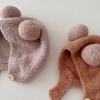 Estilo coreano ins otoño e invierno Nuevos orejeras para bebé sombrero cálido a prueba de frío cómodo para bebé doble bola suave pegajoso gorro de dedo de pie moda