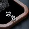 Pendientes Cruzados Únicos para Mujer Sentido de Diseño de Nicho Pendientes de Botón de Gama Alta 2026 Nuevo Más Vendido Aguja de Plata Exquisitos Accesorios de Pendientes Personalizados