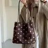 Bolsa Tote Suede com Bolinhas Retro para Mulheres 2026 Nova Moda Versátil Grande Capacidade Bolsa de Mão para o Dia a Dia Bolsa de Ombro