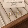 Pendientes de Segunda Mano Estilo Nicho con un Ambiente de Alta Gama y Minimalista, Pequeños y Sencillos, Modernos y Versátiles, Aretes de Gato Full Diamante de Colores