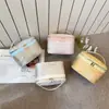 Nova Bolsa de Maquiagem Portátil Estilo Nacional Chinês Grande Capacidade Bordada Caixa de Armazenamento para Skincare Bolsa de Higiene Pessoal Portátil de Viagem Feminina