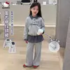 Conjunto de Outono para Meninas 2026 Novo Estilo para Crianças Médias e Maiores Design Falso de Duas Peças Conjunto de Duas Peças Xadrez Estilo Retrô