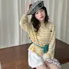 Conjunto de Dos Piezas para Niñas con Mangas Largas Rayadas Estilo Coreano para Protección Solar + Shorts, Nueva Moda Infantil Tendencia Verano 2026