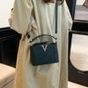 Bolsa Carteiro de Alta Qualidade Pequena Quadrada para Mulheres 2025 Novo Estilo Simples Versátil Bolsa de Ombro Bolsa Transversal Fashion para Mulheres