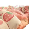 Juego de Cuatro Piezas de Terciopelo de Copo de Nieve Invierno Engrosado Cálido Coral Fleece Doble Cara Polar Funda Nórdica 3D Tridimensional Dibujos Animados Leche Terciopelo Venta al por Mayor