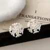 Colección de Pendientes y Anillos Florales Plateados Mate de Diseño de Nicho Estilo Francés, Pendientes de Gama Alta Elegantes y Lujosos para Mujer