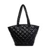 Tendência de moda primavera e verão personalidade rede vermelha sacudir rápido com tiro real prático ombro portátil PU bolsa feminina outlet de fábrica