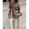 Suéter Listrado Solto Feminino Outono e Inverno Explosões Estilo Preguiçoso Manga Longa Feminino Top de Tricô