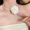 Collar con correa de camelia de satén suave estilo francés, cadena retro, estilo festivo, dulce primavera y verano, nuevo estilo con personalidad.