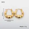 Compra al por mayor Fábrica Acero de Titanio No se decolora Diseño en Espiral en forma de U Labrado Pendientes de Aro de Moda y Elegantes