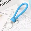 Llavero creativo de cuerda de cuero tejida hecho a mano para hombres y mujeres, cadena de llavero de coche para parejas, venta al por mayor directa de fábrica