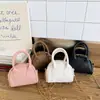 2026 Verão Nova Moda Versátil Simples Design de Nicho High-End Estiloso Bolsa de Ombro Transversal para Crianças