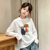 Camiseta de manga comprida para meninas, coleção primavera/outono 2026, novo design estiloso, base de algodão puro, top interno branco para meninas