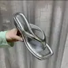 Chuyuji Sandálias de dedo com salto plataforma retrô francês de bolinhas para mulheres, calçado de verão para uso externo, novo modelo 2026, sapatos para praia de férias, chinelos de dedo