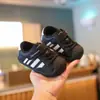 Zapatos nuevos para bebé, antideslizantes, para niñas y niños, de suela blanda, con diseño de concha, adecuados para bebés e infantes, zapatillas deportivas y tenis casuales