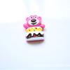 Serie Oso Fresa de Dibujos Animados Accesorios de Resina diy Accesorios para Carcasa de Teléfono Caja de Almacenamiento Pegatinas para Refrigerador Accesorios para el Cabello Venta al por Mayor