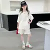 Conjunto Infantil Meninas 2026 Novo Estiloso Fashionável Crianças Médias e Grandes Estilo Preguiçoso Manga Curta Shorts Esportivo Fino Conjunto de Duas Peças