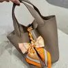 2025 Nueva Bolsa Cesta de Verduras Primera Capa Patrón de Lichi Piel de Vaca Tendencia de Moda Gran Capacidad Estilo Casual Bolso Cubo Portátil