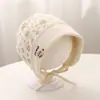 Elegante gorro para bebé, versátil para primavera y otoño, que ofrece protección solar, resistencia al viento y cobertura para las orejas. Un sombrero moderno de estilo coreano para bebés niñas