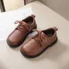Sapatos Casuais Pretos para Meninos, Estilo Britânico, com Cadarço e Velcro, Novos para Primavera e Outono, Material de Couro, Antiderrapantes, Respiráveis, de Alta Performance