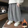 Calças de Lã para Meninos Outono e Inverno, Calças Lanternas Listradas Infantis com Lã Integrada, Novas Calças Jogger Esportivas Casuais 2025