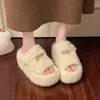 Novos sapatos preguiçosos peludos slip-on de sola grossa 2026 para mulheres, sapatos peludos de bico redondo com pérolas, sapatos de algodão outono e inverno com laço