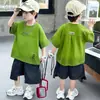 Traje de Verano de Mezclilla en Relieve para Niños 2026 Nuevo Elegante de Moda Conjunto de Dos Piezas para Niños