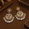 Pendientes Redondos Huecos de Perla con Diamantes Incrustados de Aguja de Plata Europeos y Americanos Transfronterizos Pendientes de Lóbulo con Sensación de Lujo Ligero de Gama Alta Estilo Retro de Corte