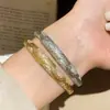 Pulsera con Cierre Plegable Ovalado de Zirconia Chapada en Oro Real de 18 Quilates, Pulsera de Lujo Ligero de Gama Alta, Joyería de Mano con Diseño Nicho