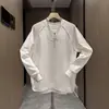 Camiseta de manga larga para hombre de otoño, nueva, color liso, bordada con letras, retazos, top americano casual, corte holgado, moderno