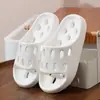 Nuevas Zapatillas Antideslizantes para Baño con Drenaje de Agua para Hombres y Mujeres, Zapatillas de Baño para Mujeres con Suelas Gruesas que Se Sienten Como Caminar Sobre Heces