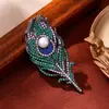 Moda Europeia e Americana High-End Luxo Leve Versátil Broche de Pena com Strass Estilo Vintage Acessório para Blazer Pin de Lapela