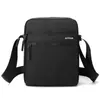 Bolso de Hombre Sencillo y Elegante Modelo Nuevo Primavera 2025 Bolso de Hombro Cruzado para Hombre Bolso Ligero para Viajes de Trabajo Bolso con Múltiples Compartimentos
