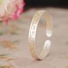 Pulsera de Pareja con Patrón de Hierba Tang Feliz Paz Cobre Blanco Plateado Sacudir Voz en Vivo Retro Sutra del Corazón Pulsera para Mujer