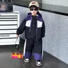 Conjunto de Ropa de Otoño para Niños 2026 Nuevo Elegante Moda Infantil Guapo Deportivo Conjunto de Dos Piezas Estilo Primavera y Otoño Moderno