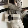 Bolsa Tote de Gran Capacidad Nueva Otoño 2026 Casual Versátil Correa de Hombro Única Rayada Moda Temperamento Generoso Bolsa Tote para el Trabajo