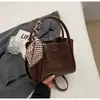 Bolso de Mano con Bufanda de Seda a la Moda para Mujer, Estilo Nuevo, Gama Alta, Nicho, Bolso Cubo, Retro, Versátil, Bolso de Hombro/Cruzado