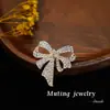 Broche de Lazo de Alta Gama Japonés y Coreano Aleación Pin de Diamante Ropa de Mujer Corsage Versátil Elegante Joyería Hebilla para Bufanda de Seda