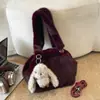 Bolso de Cubo de Peluche Bolso Pequeño para Mujer 2026 Nuevo Otoño/Invierno Súper Popular Versátil para Viajes al Trabajo Bolso Peludo de Hombro Único Cruzado