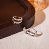 Pendientes de Aro Lisos Micro-Adornados de Lujo Accesible Europeos y Americanos, Pendientes Elegantes, Modernos y Personalizados, Pendientes Versátiles de Gama Alta de Nicho para Mujeres